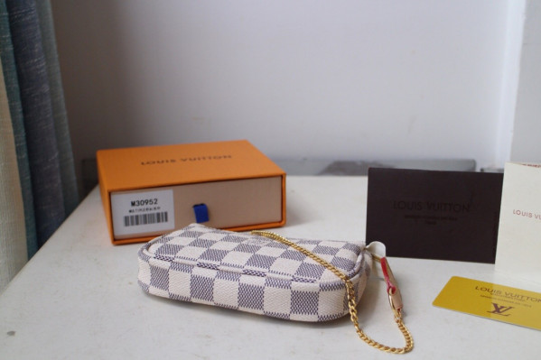 LOUIS VUITTON MINI POCHETTE ACCESSOIRES [N58010] CELINE CHANEL ACCESSORIES LOEWE SHOES LOUIS VUITTON DIRO YSL OTHER BRAND HANDBAGS BALENCIAGA BOTTEGA VENETA GOYARD HERMES BURBERRY VALENTINO GUCCI FENDI MIUMIU CHLOE PRADA BVLGARI SUITCASE NEW ARRIVAL 