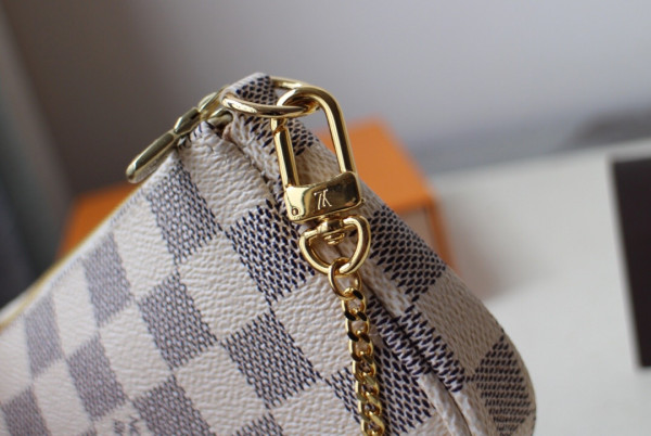 LOUIS VUITTON MINI POCHETTE ACCESSOIRES [N58010] CELINE CHANEL ACCESSORIES LOEWE SHOES LOUIS VUITTON DIRO YSL OTHER BRAND HANDBAGS BALENCIAGA BOTTEGA VENETA GOYARD HERMES BURBERRY VALENTINO GUCCI FENDI MIUMIU CHLOE PRADA BVLGARI SUITCASE NEW ARRIVAL 