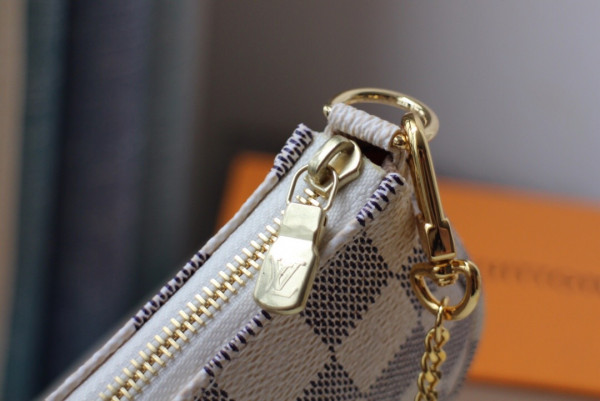 LOUIS VUITTON MINI POCHETTE ACCESSOIRES [N58010] CELINE CHANEL ACCESSORIES LOEWE SHOES LOUIS VUITTON DIRO YSL OTHER BRAND HANDBAGS BALENCIAGA BOTTEGA VENETA GOYARD HERMES BURBERRY VALENTINO GUCCI FENDI MIUMIU CHLOE PRADA BVLGARI SUITCASE NEW ARRIVAL 