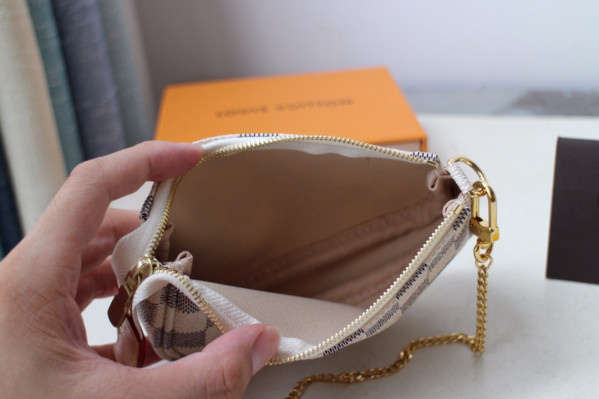 LOUIS VUITTON MINI POCHETTE ACCESSOIRES [N58010] CELINE CHANEL ACCESSORIES LOEWE SHOES LOUIS VUITTON DIRO YSL OTHER BRAND HANDBAGS BALENCIAGA BOTTEGA VENETA GOYARD HERMES BURBERRY VALENTINO GUCCI FENDI MIUMIU CHLOE PRADA BVLGARI SUITCASE NEW ARRIVAL 