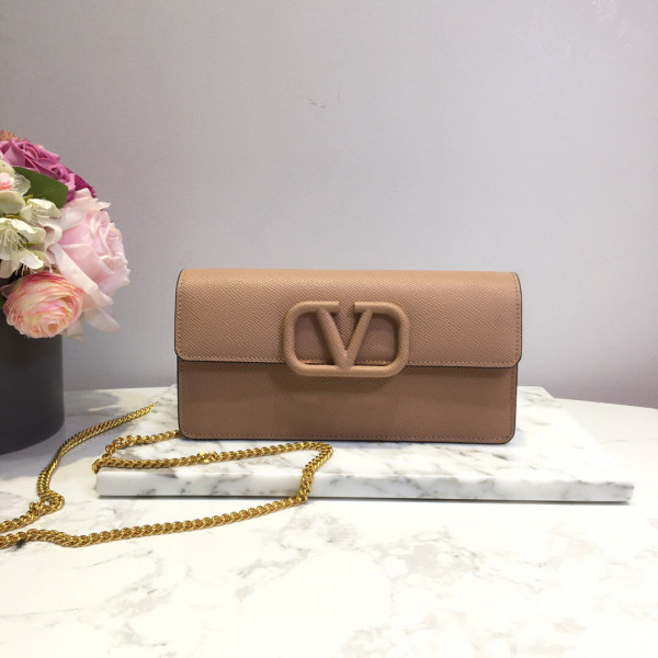VALENTINO GARAVANI VSLING GRAINY CALFSKIN WALLET WITH CHAIN STRAP (image for) VALENTINO GARAVANI VSLING GRAINY CALFSKIN WALLET WITH CHAIN STRAP