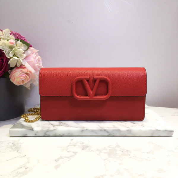 VALENTINO GARAVANI VSLING GRAINY CALFSKIN WALLET WITH CHAIN STRAP (image for) VALENTINO GARAVANI VSLING GRAINY CALFSKIN WALLET WITH CHAIN STRAP