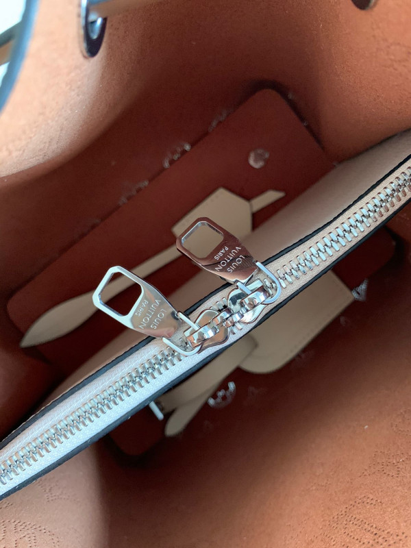 (image for) LOUIS VUITTON MURIA