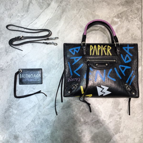 BALENCIAGA CLASSIC CITY GRAFFITI [Balenciaga42] CELINE CHANEL ACCESSORIES LOEWE SHOES LOUIS VUITTON DIRO YSL OTHER BRAND HANDBAGS BALENCIAGA BOTTEGA VENETA GOYARD HERMES BURBERRY VALENTINO GUCCI FENDI MIUMIU CHLOE PRADA BVLGARI SUITCASE NEW ARRIVAL 