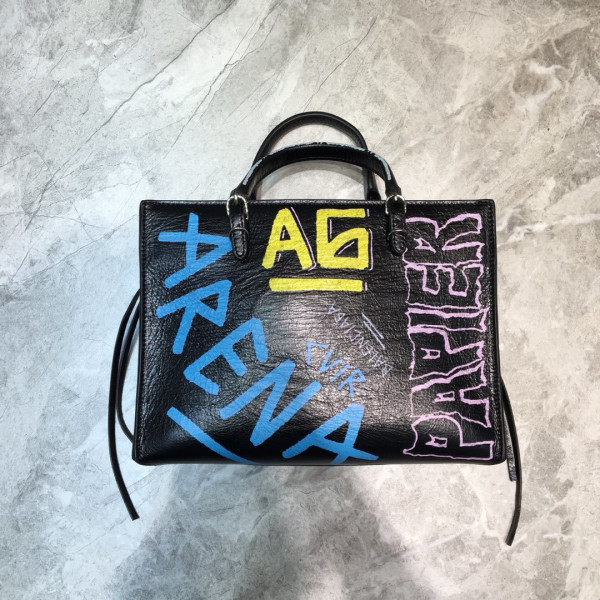 BALENCIAGA CLASSIC CITY GRAFFITI [Balenciaga42] CELINE CHANEL ACCESSORIES LOEWE SHOES LOUIS VUITTON DIRO YSL OTHER BRAND HANDBAGS BALENCIAGA BOTTEGA VENETA GOYARD HERMES BURBERRY VALENTINO GUCCI FENDI MIUMIU CHLOE PRADA BVLGARI SUITCASE NEW ARRIVAL 