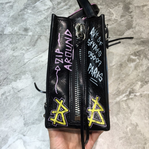 BALENCIAGA CLASSIC CITY GRAFFITI [Balenciaga42] CELINE CHANEL ACCESSORIES LOEWE SHOES LOUIS VUITTON DIRO YSL OTHER BRAND HANDBAGS BALENCIAGA BOTTEGA VENETA GOYARD HERMES BURBERRY VALENTINO GUCCI FENDI MIUMIU CHLOE PRADA BVLGARI SUITCASE NEW ARRIVAL 