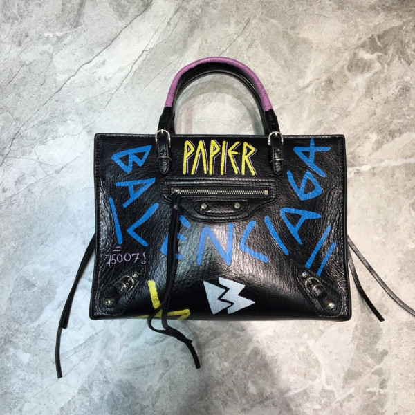 BALENCIAGA CLASSIC CITY GRAFFITI [Balenciaga42] CELINE CHANEL ACCESSORIES LOEWE SHOES LOUIS VUITTON DIRO YSL OTHER BRAND HANDBAGS BALENCIAGA BOTTEGA VENETA GOYARD HERMES BURBERRY VALENTINO GUCCI FENDI MIUMIU CHLOE PRADA BVLGARI SUITCASE NEW ARRIVAL 