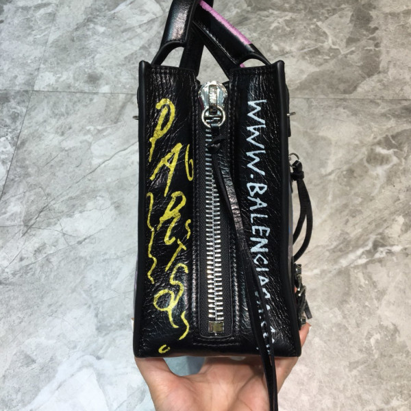 BALENCIAGA CLASSIC CITY GRAFFITI [Balenciaga42] CELINE CHANEL ACCESSORIES LOEWE SHOES LOUIS VUITTON DIRO YSL OTHER BRAND HANDBAGS BALENCIAGA BOTTEGA VENETA GOYARD HERMES BURBERRY VALENTINO GUCCI FENDI MIUMIU CHLOE PRADA BVLGARI SUITCASE NEW ARRIVAL 