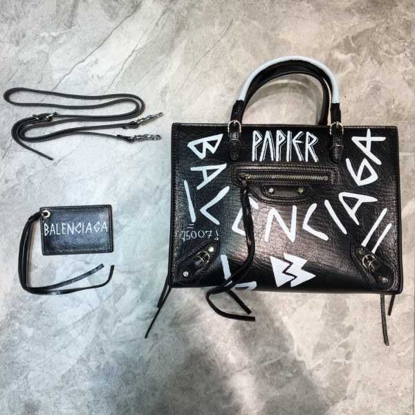 BALENCIAGA CLASSIC CITY GRAFFITI [Balenciaga41] CELINE CHANEL ACCESSORIES LOEWE SHOES LOUIS VUITTON DIRO YSL OTHER BRAND HANDBAGS BALENCIAGA BOTTEGA VENETA GOYARD HERMES BURBERRY VALENTINO GUCCI FENDI MIUMIU CHLOE PRADA BVLGARI SUITCASE NEW ARRIVAL 
