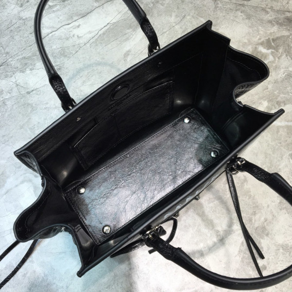 BALENCIAGA CLASSIC CITY GRAFFITI [Balenciaga41] CELINE CHANEL ACCESSORIES LOEWE SHOES LOUIS VUITTON DIRO YSL OTHER BRAND HANDBAGS BALENCIAGA BOTTEGA VENETA GOYARD HERMES BURBERRY VALENTINO GUCCI FENDI MIUMIU CHLOE PRADA BVLGARI SUITCASE NEW ARRIVAL 