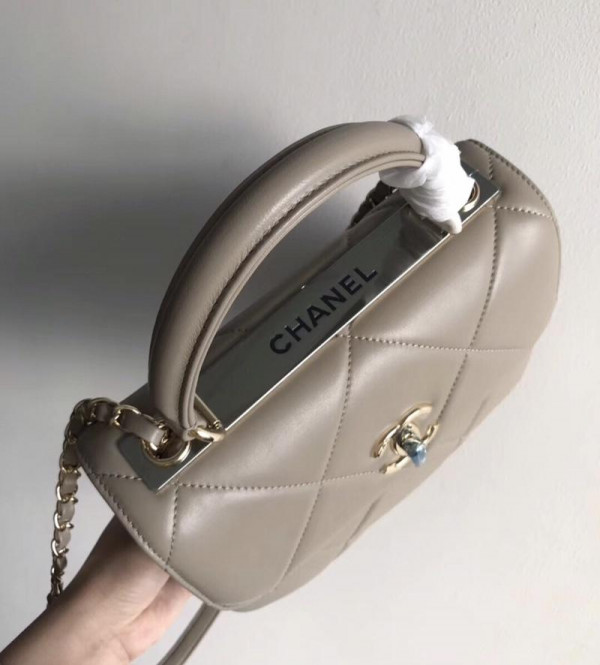 CL TOP HANDLE [Chanle602] CELINE CHANEL ACCESSORIES LOEWE SHOES LOUIS VUITTON DIRO YSL OTHER BRAND HANDBAGS BALENCIAGA BOTTEGA VENETA GOYARD HERMES BURBERRY VALENTINO GUCCI FENDI MIUMIU CHLOE PRADA BVLGARI SUITCASE NEW ARRIVAL 