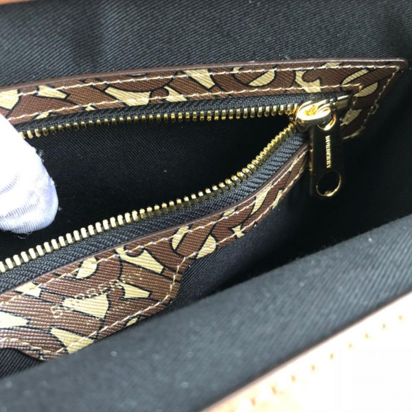 BURBERRY Medium Monogram Stripe E-canvas Pocket Bag [Burberry64] CELINE CHANEL ACCESSORIES LOEWE SHOES LOUIS VUITTON DIRO YSL OTHER BRAND HANDBAGS BALENCIAGA BOTTEGA VENETA GOYARD HERMES BURBERRY VALENTINO GUCCI FENDI MIUMIU CHLOE PRADA BVLGARI SUITCASE NEW ARRIVAL 