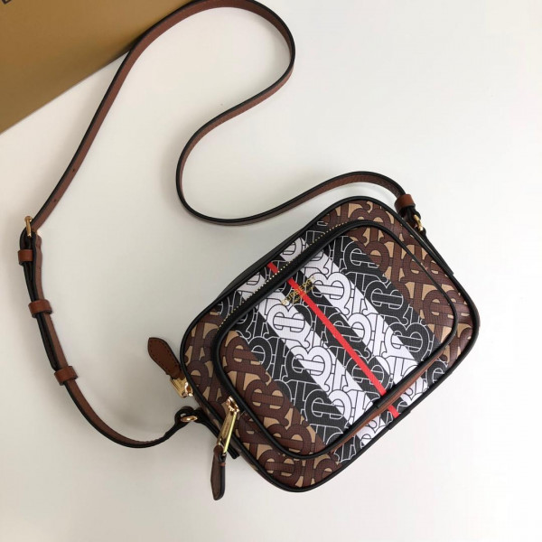 BURBERRY Monogram Stripe E-canvas Camera Bag [Burberry60] CELINE CHANEL ACCESSORIES LOEWE SHOES LOUIS VUITTON DIRO YSL OTHER BRAND HANDBAGS BALENCIAGA BOTTEGA VENETA GOYARD HERMES BURBERRY VALENTINO GUCCI FENDI MIUMIU CHLOE PRADA BVLGARI SUITCASE NEW ARRIVAL 