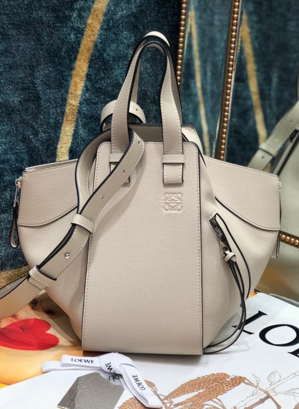 LOWEE HAMMOCK [LOWEE25] CELINE CHANEL ACCESSORIES LOEWE SHOES LOUIS VUITTON DIRO YSL OTHER BRAND HANDBAGS BALENCIAGA BOTTEGA VENETA GOYARD HERMES BURBERRY VALENTINO GUCCI FENDI MIUMIU CHLOE PRADA BVLGARI SUITCASE NEW ARRIVAL 