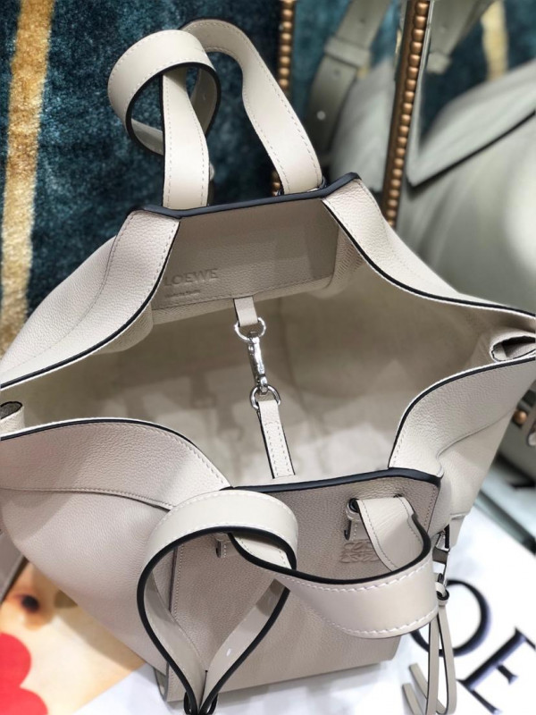 LOWEE HAMMOCK [LOWEE25] CELINE CHANEL ACCESSORIES LOEWE SHOES LOUIS VUITTON DIRO YSL OTHER BRAND HANDBAGS BALENCIAGA BOTTEGA VENETA GOYARD HERMES BURBERRY VALENTINO GUCCI FENDI MIUMIU CHLOE PRADA BVLGARI SUITCASE NEW ARRIVAL 