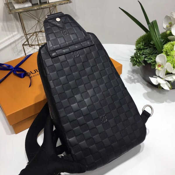 (image for) LOUIS VUITTON AVENUE SLING BAG