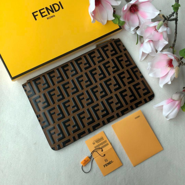(image for) FENDI CLUTCH