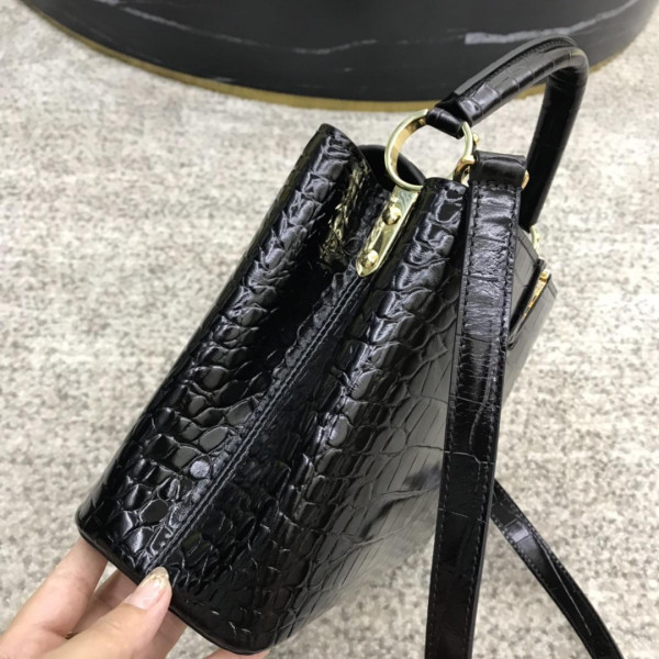 (image for) LOUIS VUITTON CAPUCINES BB