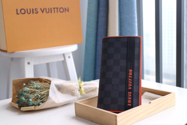 (image for) Louis Vuitton Brazza Wallet