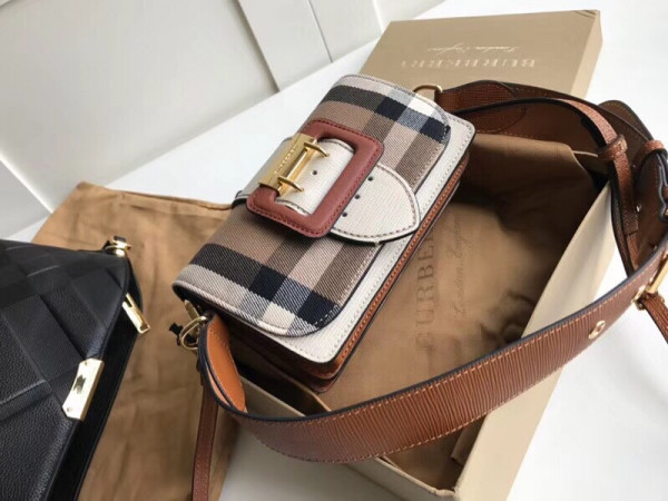 (image for) Burberry The Buckle