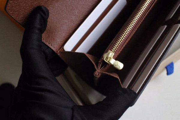 (image for) LOUIS VUITTON SARAH WALLET