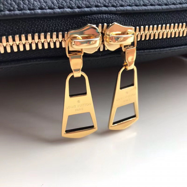 Louis Vuitton V TOTE MM [BAG-M43948] CELINE CHANEL ACCESSORIES LOEWE SHOES LOUIS VUITTON DIRO YSL OTHER BRAND HANDBAGS BALENCIAGA BOTTEGA VENETA GOYARD HERMES BURBERRY VALENTINO GUCCI FENDI MIUMIU CHLOE PRADA BVLGARI SUITCASE NEW ARRIVAL 