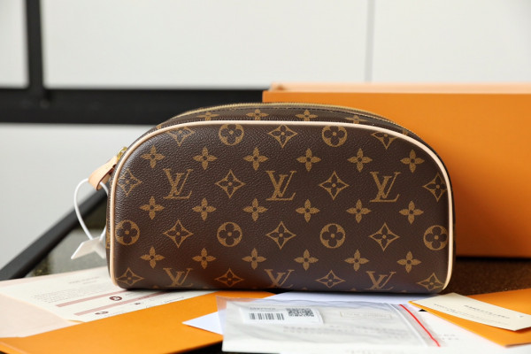 LOUIS VUITTON TOILETRY BAG [M47528] CELINE CHANEL ACCESSORIES LOEWE SHOES LOUIS VUITTON DIRO YSL OTHER BRAND HANDBAGS BALENCIAGA BOTTEGA VENETA GOYARD HERMES BURBERRY VALENTINO GUCCI FENDI MIUMIU CHLOE PRADA BVLGARI SUITCASE NEW ARRIVAL 