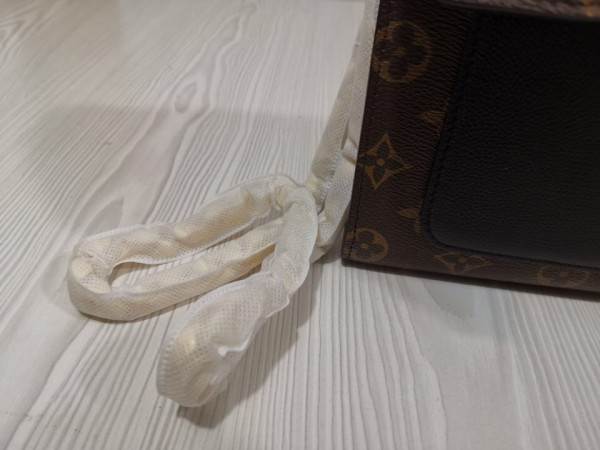 Louis Vuitton VICTOIRE [M41730] CELINE CHANEL ACCESSORIES LOEWE SHOES LOUIS VUITTON DIRO YSL OTHER BRAND HANDBAGS BALENCIAGA BOTTEGA VENETA GOYARD HERMES BURBERRY VALENTINO GUCCI FENDI MIUMIU CHLOE PRADA BVLGARI SUITCASE NEW ARRIVAL 