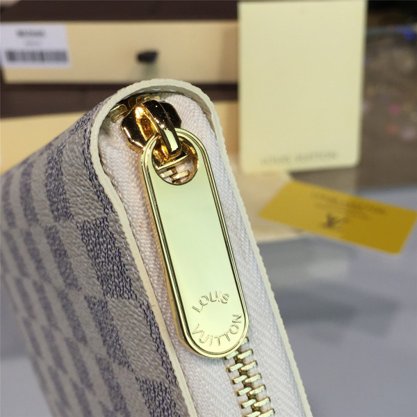 LOUIS VUITTON ZIPPY [BAG-4259] CELINE CHANEL ACCESSORIES LOEWE SHOES LOUIS VUITTON DIRO YSL OTHER BRAND HANDBAGS BALENCIAGA BOTTEGA VENETA GOYARD HERMES BURBERRY VALENTINO GUCCI FENDI MIUMIU CHLOE PRADA BVLGARI SUITCASE NEW ARRIVAL 